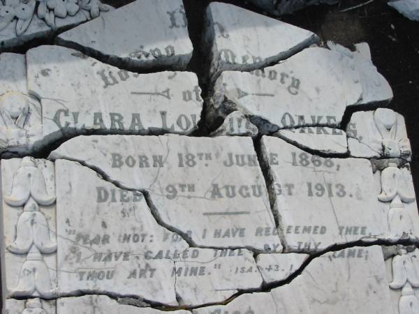 Clara Louisa OAKES,  | born 18 June 1868,  | died 9 Aug 1913;  | Douglas Waugh OAKES,  | born 24 July 1862,  | died 17 April 1918;  | Jessie Isabel OAKES,  | born 27 June 1860,  | died 30 June 1927;  | Appletree Creek cemetery, Isis Shire  | 