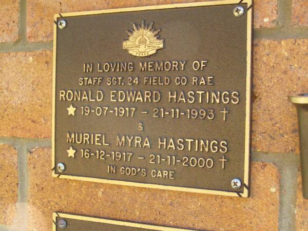 Ronald Edward HASTINGS,  | 19-07-1917 - 21-11-1993;  | Murial Myra HASTINGS,  | 16-12-1997 - 21-11-2000;  | Bribie Island Memorial Gardens, Caboolture Shire  | 
