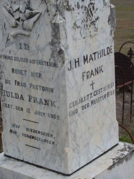 (die frau pastorin) Hulda FRANK  | d: 12 Jul 1905  | pastor Johann FRANK  | 16 Feb 1927, aged 85  | J H Mathilde FRANK  | b: 18 Jan 77, d: 17 Nov 61  | Haigslea Lawn Cemetery, Ipswich  | 