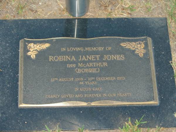 Robina Janet (Bobbie) JONES (nee MCARTHUR),  | 19 Aug 1919 - 23 Dec 2003 aged 84 years;  | Killarney cemetery, Warwick Shire  | 