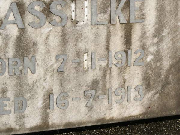 Leonard F. KASSULKE,  | bprn 7-11-1912,  | died 16-7-1913;  | Moore-Linville general cemetery, Esk Shire  | 
