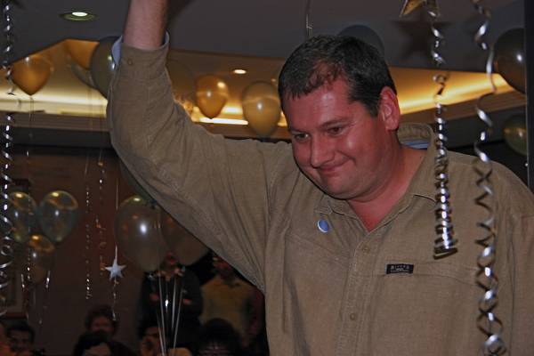 Ms DSTC is Glenn Wright, he salutes his campaign team,  | DSTC Farewell Symposium, 28 July 2005  | 