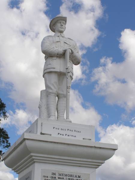 Crows Nest war memorial  |   | 