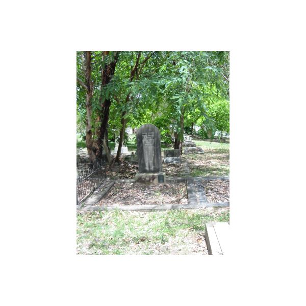 Joseph SANDERS;  | Fanny SANDERS;  | Joseph;  | Albert Harold;  | Mary;  | Dorothy;  | John James;  | Emily, wife of Arch P Sanders, who passed away 6 May 1949 aged 82 years;  | Archie d 16 Dec 1953 aged 79 years;  | Dutton Park/South Brisbane cemetery  | 