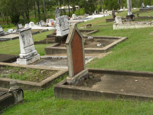 Dulcie Martha CARL,  | daughter,  | died 9 Aug 1927 aged 5 years;  | Appletree Creek cemetery, Isis Shire  | 