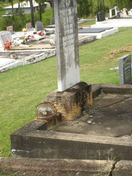 Elizabeth BROADHURST,  | died 3 Feb 1916 aged 73 years;  | William BROADHURST,  | husband,  | died 5 Nov 1919 aged 74 years;  | Appletree Creek cemetery, Isis Shire  | 