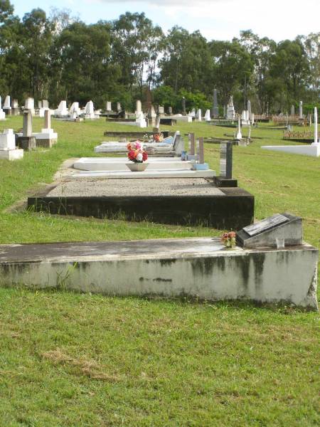 Appletree Creek cemetery, Isis Shire  | 