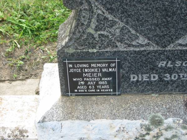 George William MAKIN,  | husband father,  | died 23 Jan 1958 aged 71 years;  | Emma Jane MAKIN,  | wife mother,  | died 8 July 1947 aged 60 years 6 months;  | Dick TREVOR,  | cousin,  | died 30 July 1959 aged 75 years;  | Joyce (Nookie) Valmai MEIER,  | died 2 July 1985 aged 63 years;  | Alfred MAKIN,  | father,  | died 15 Feb 1989 aged 71 years;  | Appletree Creek cemetery, Isis Shire  | 