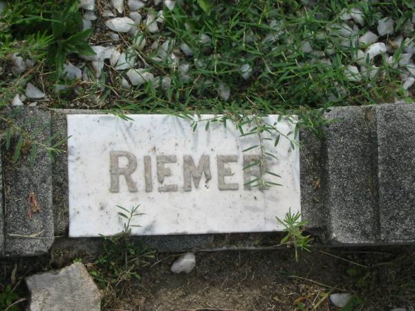 Felix Andrew RIEMER,  | born 10-7-1882,  | died 9-11-1937;  | Beatrice Louise RIEMER,  | born 18-2-1885,  | died 13-1-1943;  | Bernard (Barney) James RIEMER,  | ashes son,  | born 4-9-1915? died 17-7-1990;  | Appletree Creek cemetery, Isis Shire  | 