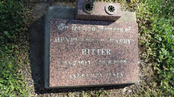 Henry Edgar RITTER (Harry)  | b: 10 Feb 1913  | d: 25 Aug 2005  |   | Aubigny St Johns Lutheran cemetery, Toowoomba Region  |   |   | 