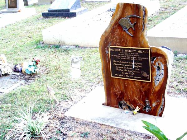 Marshall Wesley MILNER,  | 30-12-1965 - 5-5-2003,  | husband of Mannon,  | dad of Jess, Michael, Jolie, & Connor;  | Beerwah Cemetery, City of Caloundra  | 