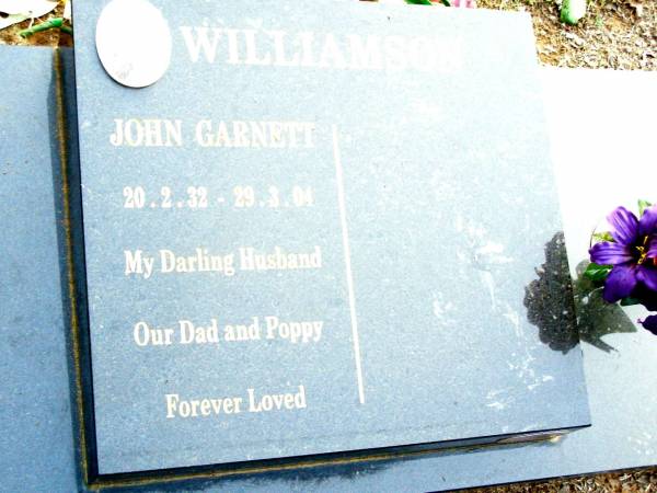 John Garnett WILLIAMSON,  | 20-2-32 - 29-3-04,  | husband dad poppy;  | Beerwah Cemetery, City of Caloundra  | 