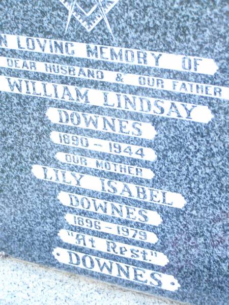 William Lindsay DOWNES,  | husband father,  | 1890 - 1944;  | Lily Isabel DOWNES,  | 1896 - 1979;  | Bell cemetery, Wambo Shire  | 