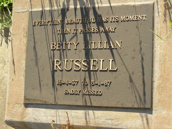 Betty Lillian RUSSELL,  | 16-4-37 - 5-1-87;  | Bell cemetery, Wambo Shire  | 