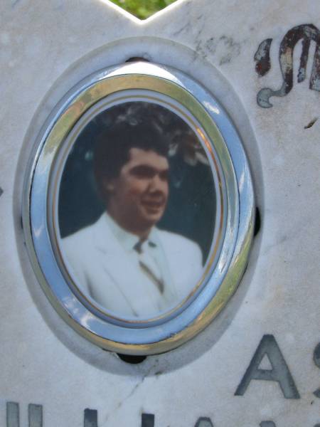 Glen Ashley (Shortie) WILLIAMS,  | died 24 Dec 1983 aged 19 years;  | Bell cemetery, Wambo Shire  | 