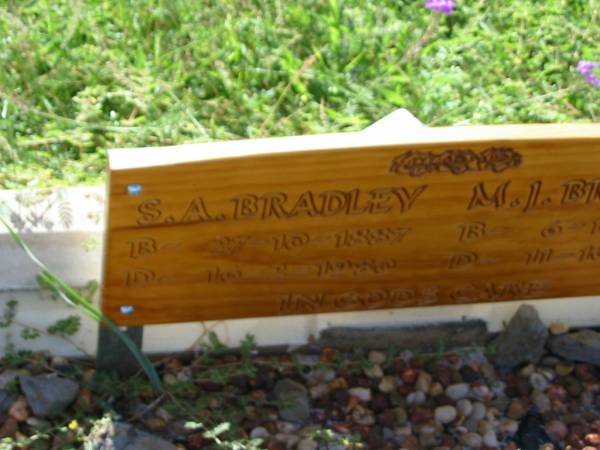 S.A. BRADLEY,  | 27-10-1887 - 16-2-1980;  | M.J. BRADLEY,  | 6-12-1887 - 11-10-1927;  | Bell cemetery, Wambo Shire  | 