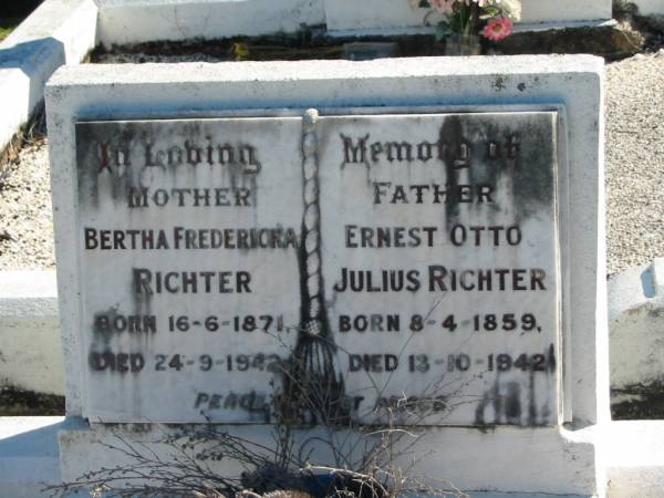 Bertha Fredericka RICHTER  | B: 16 Jun 1871  | D: 24 Sep 1942  |   | Ernest Otto Julius RICHTER  | B: 8 Apr 1859  | D: 13 Oct 1942  |   | Bethania (Lutheran) Bethania, Gold Coast  | 