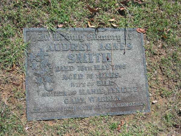 Audrey Agnes SMITH,  | died 15 May 1995 aged 75 years,  | wife of Bill,  | mother of Marie, Lynette, Gary & Warren,  | grandmother great-grandmother;  | Blackbutt-Benarkin cemetery, South Burnett Region  | 