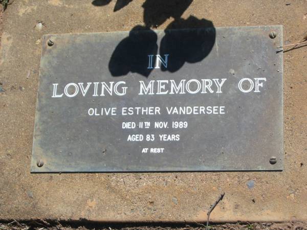 Olive Esther VANDERSEE,  | died 11 Nov 1989 aged 83 years;  | Blackbutt-Benarkin cemetery, South Burnett Region  | 