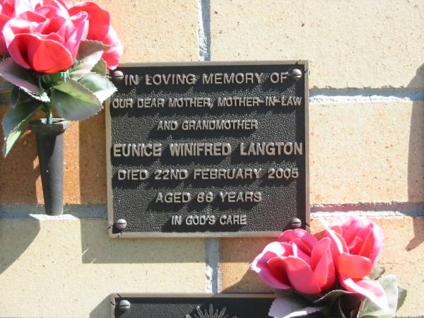 Eunice Winifred LANGTON,  | mother mother-in-law grandmother,  | died 22 Feb 2005 aged 86 years;  | Blackbutt-Benarkin cemetery, South Burnett Region  | 