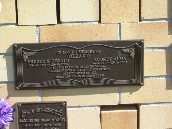 Fredrick Gerald OLZARD,  | 28-12-1913 - 28-9-2004;  | Audrey Alma,  | 4-1-1921 - 13-11-2007;  | parents parents-in-law grandparents great-grandparents;  | Blackbutt-Benarkin cemetery, South Burnett Region  | 