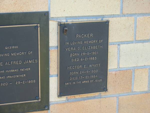 Vera G. Elizabeth PACKER,  | born 29-8-1901,  | died 6-2-1983;  | Hector E. Wyatt PACKER,  | born 24-9-1903,  | died 17-12-1984;  | Blackbutt-Benarkin cemetery, South Burnett Region  | 