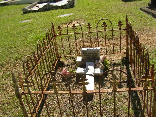 Reginal HAYDEN,  | died 25 Oct 1912 aged 3 years;  | May,  | infant sister;  | Blackbutt-Benarkin cemetery, South Burnett Region  | 