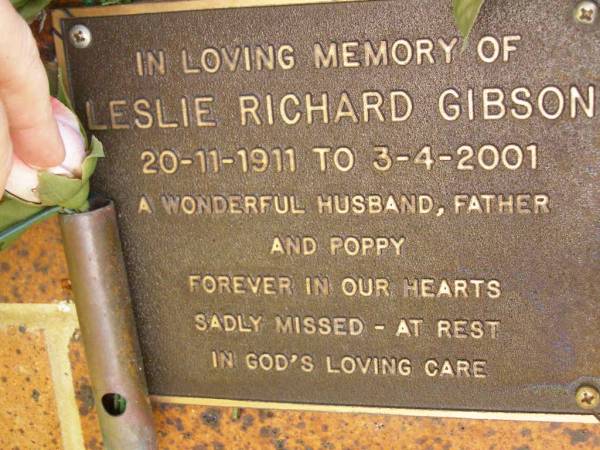 Leslie Richard GIBSON,  | 20-11-1911 - 3-4-2001,  | husband father poppy;  | Bribie Island Memorial Gardens, Caboolture Shire  | 