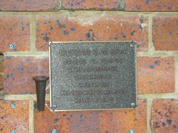 Jackson G.W. BRAY,  | 25-2-39 - 10-8-98,  | wife Carolyn,  | sons Anthony & Peter;  | Bribie Island Memorial Gardens, Caboolture Shire  | 