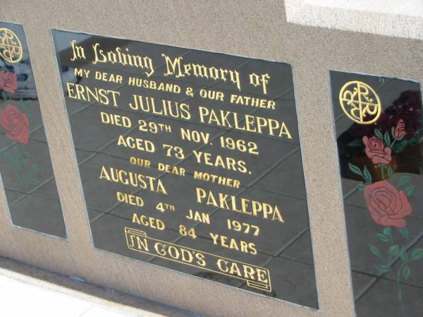 Ernst Julius PAKLEPPA,  | died 29 Nov 1962 aged 73 years,  | husband father;  | Augusta PAKLEPPA,  | died 4 Jan 1977 aged 84 years,  | mother;  | Apostolic Church of Queensland, Brightview, Esk Shire  | 