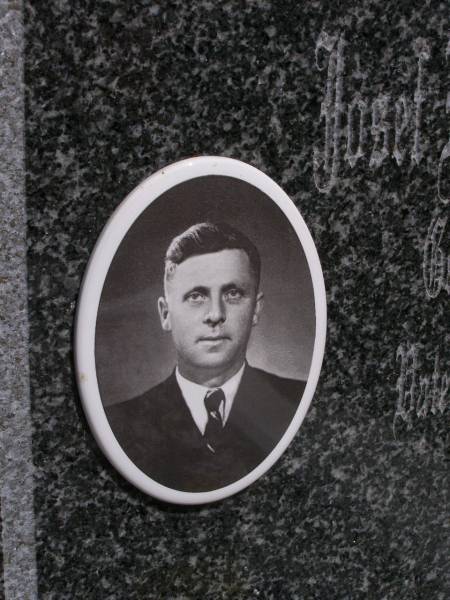 Josef REBL,  | 3-4-1915 - 1-3-1998,  | husband of Anna;  | father grandfather;  | Brookfield Cemetery, Brisbane  | 