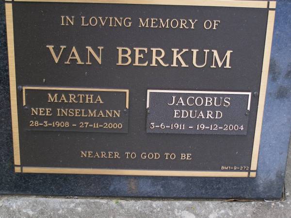 Martha VAN BERKUM, nee INSELMANN,  | 28-3-1908 - 27-11-2000;  | Jacobus Eduard VAN BERKUM,  | 3-6-1911 - 19-12-2004;  | Brookfield Cemetery, Brisbane  | 