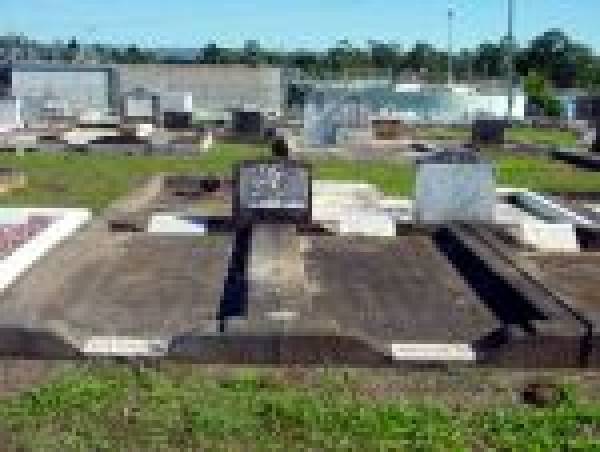 See <a href= http://mrail.net/data/cemete/aus/queen/caboolture/caboolture/index.htm >Caboolture Cemetery</a>  | 