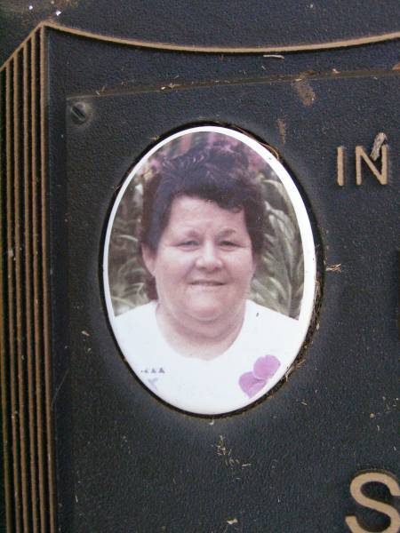 Sylvia Tracy LESCHKE (Groves),  | 07-02-1937 - 22-02-1998 aged 61 years,  | wife mother mother-in-law  | grandmother great-grandmother;  | Caffey Cemetery, Gatton Shire  | 