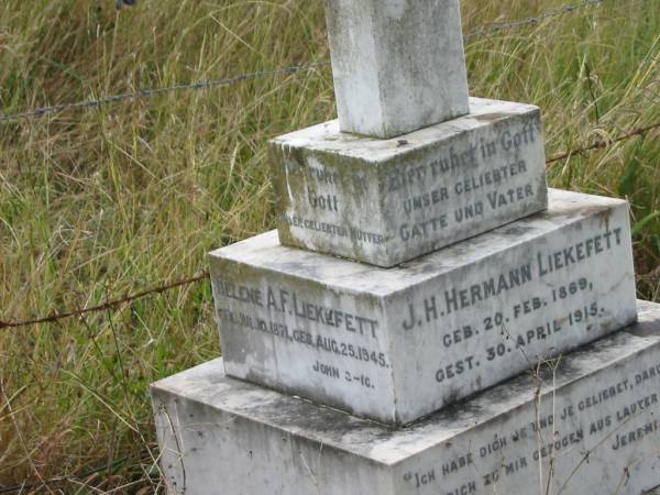 J.H. Hermann LIEKEFETT,  | husband father,  | born 20 Feb 1869,  | died 30 April 1915;  | Helene A.F. LIEKEFETT,  | mother,  | died 25 Aug 1945;  | Coulson General Cemetery, Scenic Rim Region  | 