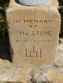 
Mr Steve;
(22.6.1927 - 12.7.2005)
Eucla willage,
Nullarbor Plain,
Eyre Highway,
Western Australia
