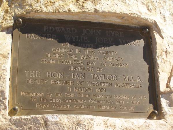 Edward John EYRE memorial,  | Eucla willage,  | Nullarbor Plain,  | Eyre Highway,  | Western Australia  | 