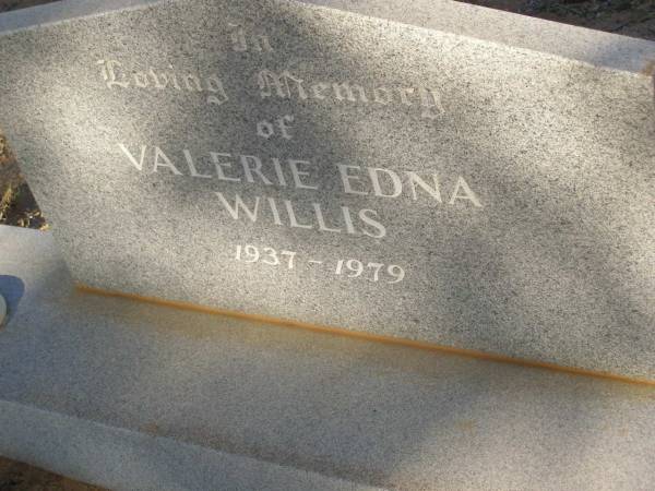 Valerie Edna WILLIS  | b: 1937  | d: 1979  |   | Exmouth Cemetery, WA  |   | 