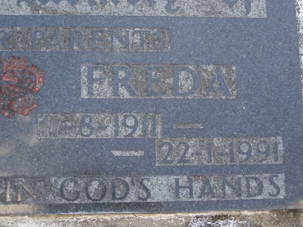 parents;  | Fred NETTLEINGHAM,  | 27-10-1902 - 28-10-1984;  | Freda NETTLEINGHAM,  | 11-8-1911 - 22-1-1991;  | Gheerulla cemetery, Maroochy Shire  | 