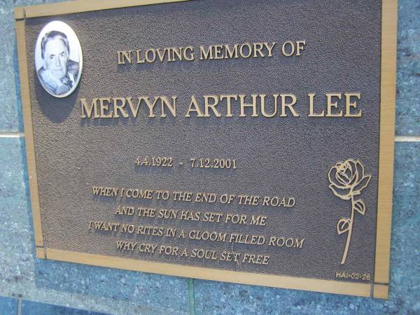 Mervyn Arthur LEE,  | 4-4-1922 - 7-12-2001;  | Gheerulla cemetery, Maroochy Shire  | 