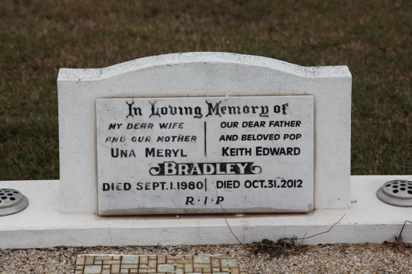 Una Meryl BRADLEY  | d: 1 Sep 1980  | Burial ID (left/south) 3921A  | Plot location (left/south) Position 67 Row 7 Section D  |   | husband  | Keith Edward BRADLEY  | d: 31 Oct 2012  | Burial ID (right/north) 3921B  | Plot location (right/north) Position 66 Row 7 Section D  |   |   | Gladstone Cemetery  | Copyright 2021 Hoylen Sue  |   | ~  |   | 