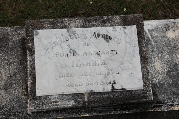 Portia Margaret HARRIS  | d: 10 Dec 1975 aged 56  | Burial ID (left/south) 3870A  | Plot location (left/south) Position 60 Row 7 Section D  |   | Gladstone Cemetery  | Copyright 2021 Hoylen Sue  |   | 