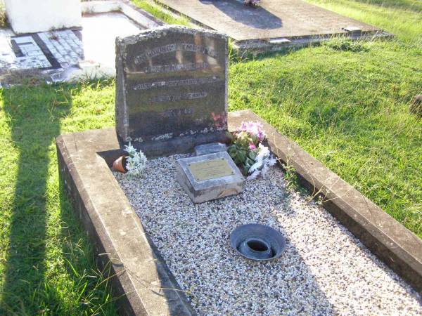 Frank E. JOHNS,  | died 7 Sept 1942 aged 38 years;  | Gleneagle Catholic cemetery, Beaudesert Shire  | 