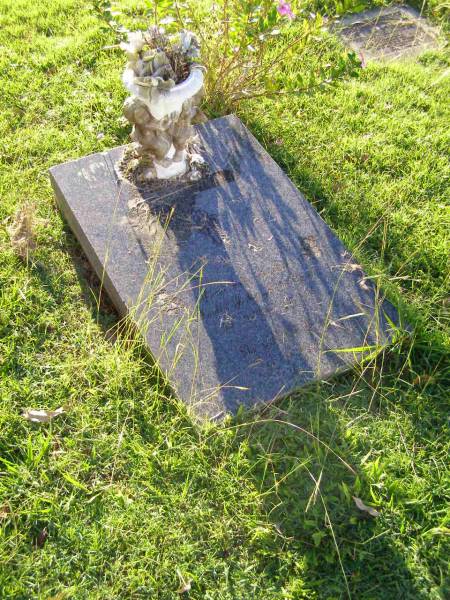 Cloudon Jesha HOOK-DRIES, baby daughter,  | 7.55 - 9.30am 12 Sept 95;  | Gleneagle Catholic cemetery, Beaudesert Shire  | 