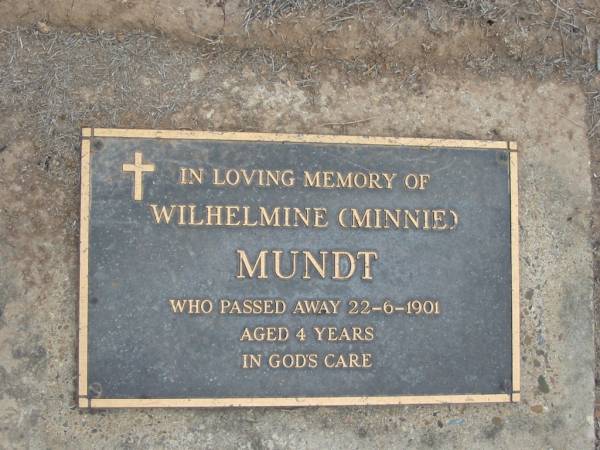 Wilhelmine (Minnie) MUNDT,  | died 22-6-1901 aged 4 years;  | Haigslea Lawn Cemetery, Ipswich  | 