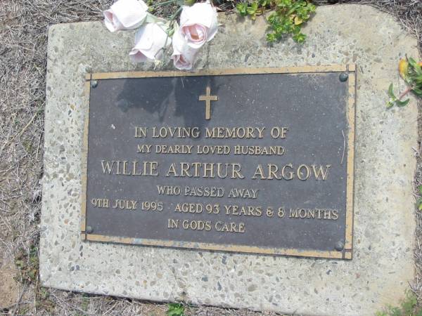 Willie Arthur ARGOW  | 9 Jul 1995, aged 93 years 8 months  | Haigslea Lawn Cemetery, Ipswich  | 