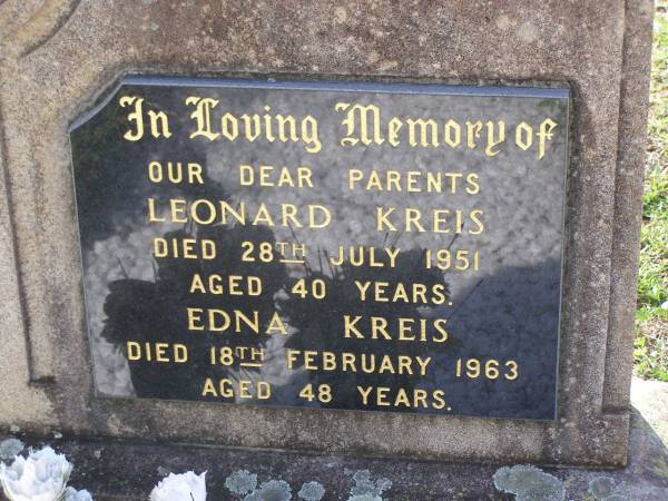 parents;  | Leonard KREIS,  | died 28 July 1951 aged 40 years;  | Edna KREIS,  | died 18 Feb 1963 aged 48 years;  | Helidon General cemetery, Gatton Shire  | 
