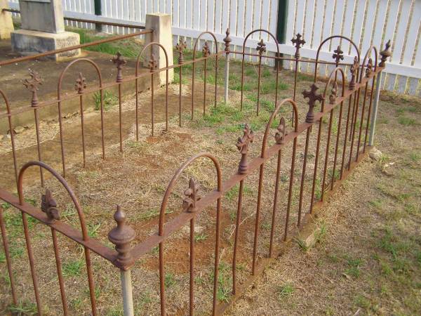 Highfields Baptist cemetery, Crows Nest Shire  | 