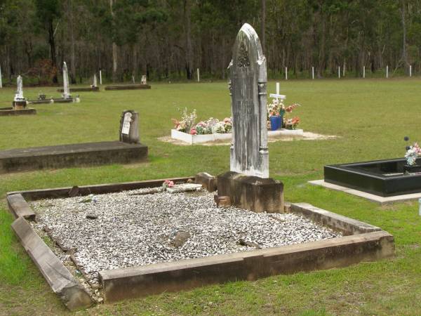 Mary Edith HAMILTON,  | died 5 Aug 1908 aged 40 years;  | James HAMILTON,  | died 19 Aug 1912 aged 54 years;  | H. Smith HAMILTON,  | died 27 JUne 1898 aged 7 weeks;  | Howard cemetery, City of Hervey Bay  | 