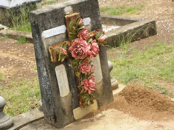 Robert WOODWOOD;  | Sarah WOODWOOD;  | Howard cemetery, City of Hervey Bay  | 